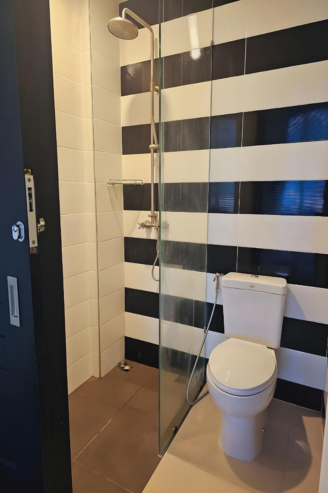 One World One Home Naiharn Hotel Rawai Екстериор снимка