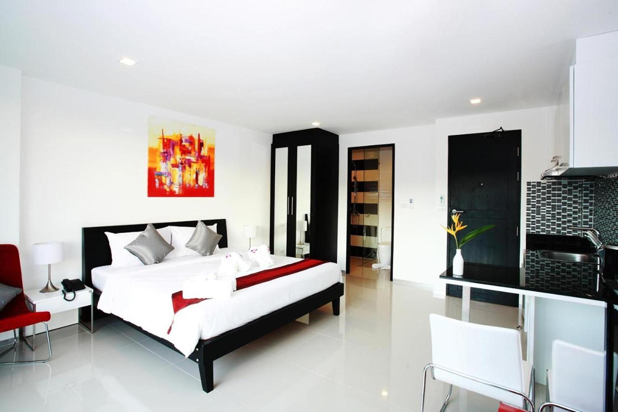 One World One Home Naiharn Hotel Rawai Екстериор снимка