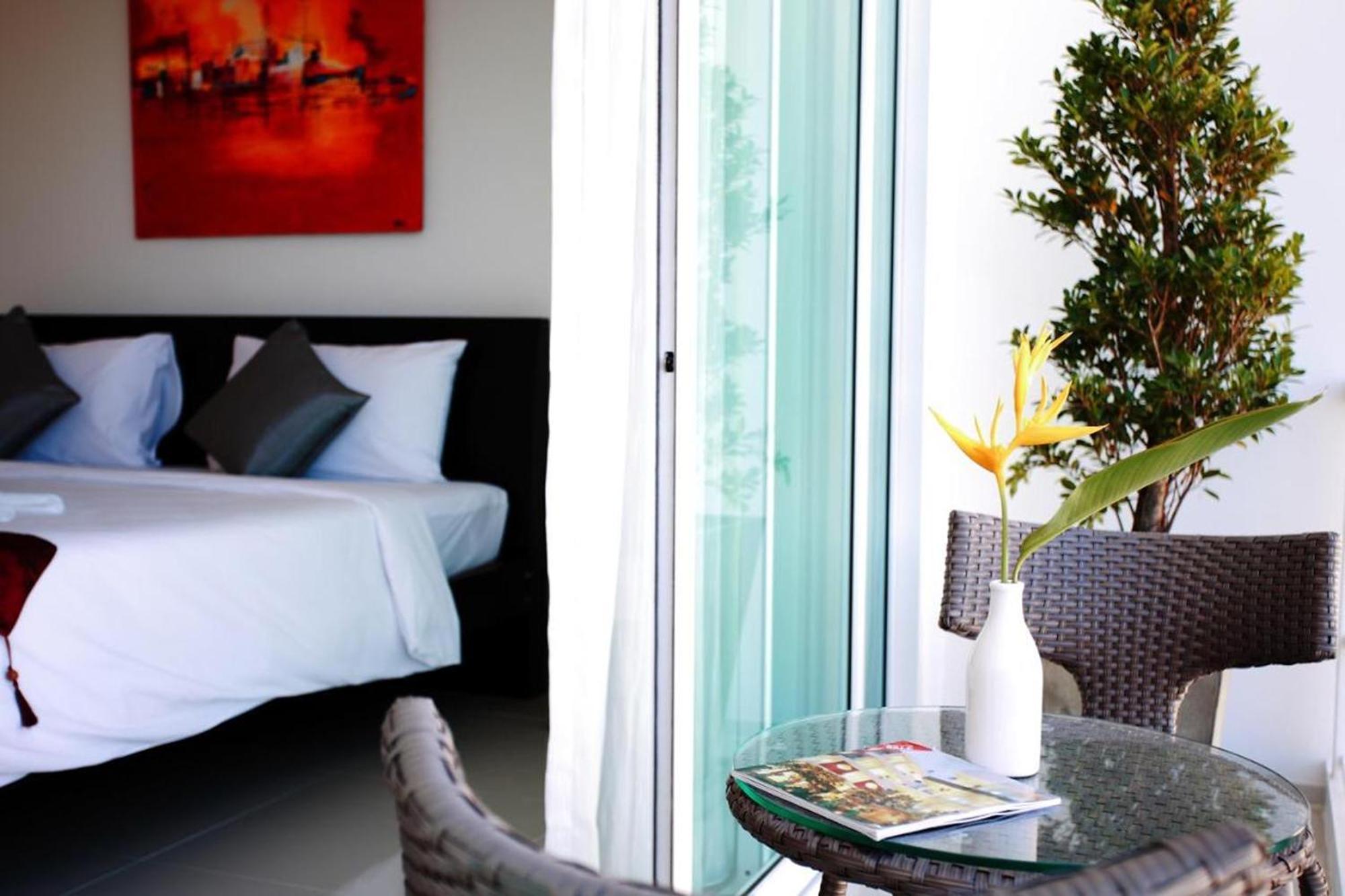 One World One Home Naiharn Hotel Rawai Екстериор снимка