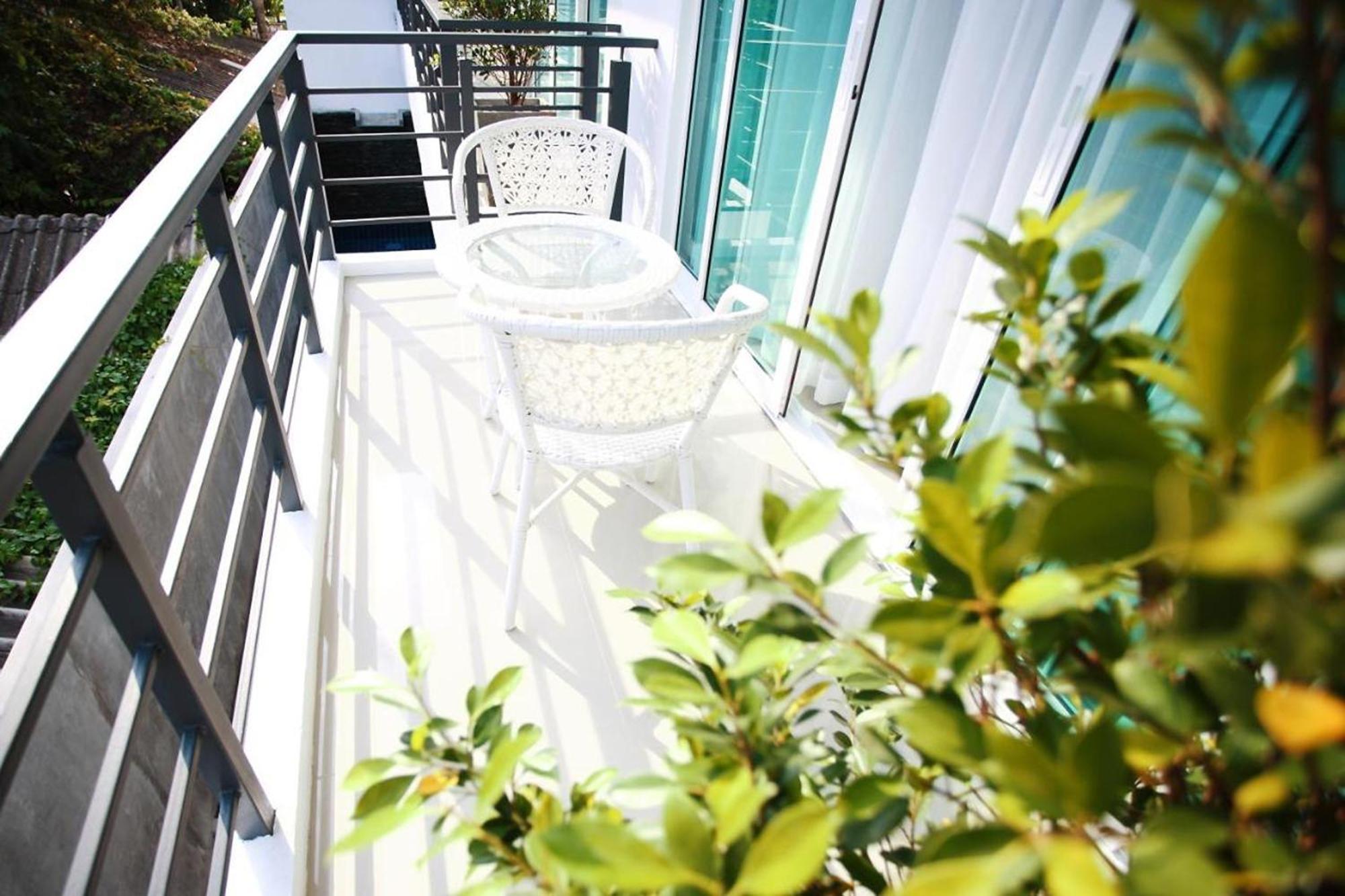 One World One Home Naiharn Hotel Rawai Екстериор снимка