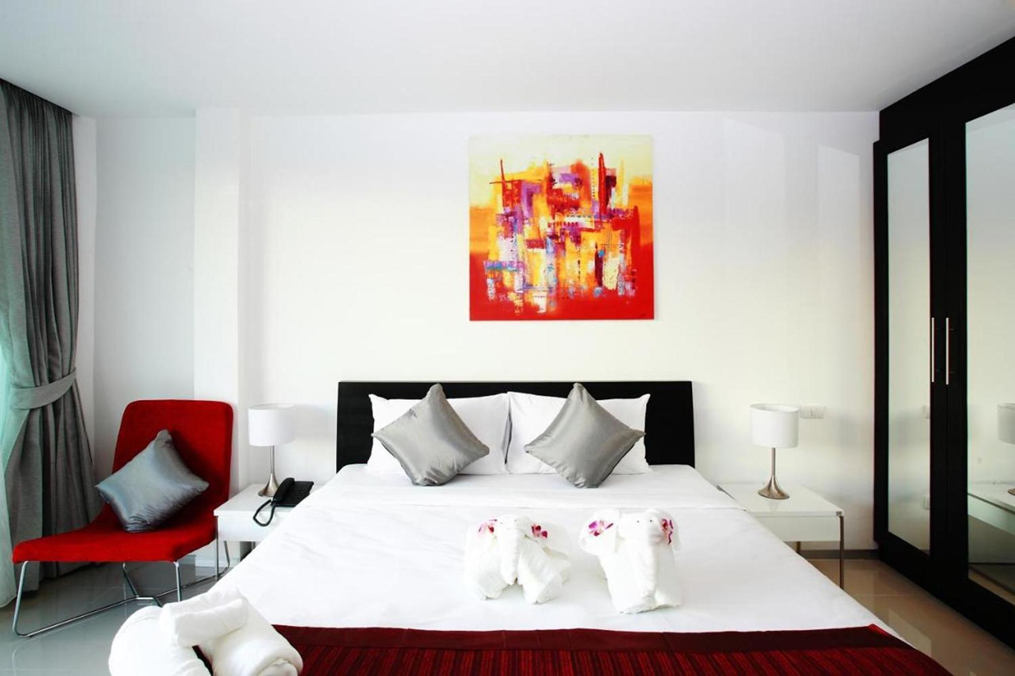 One World One Home Naiharn Hotel Rawai Екстериор снимка