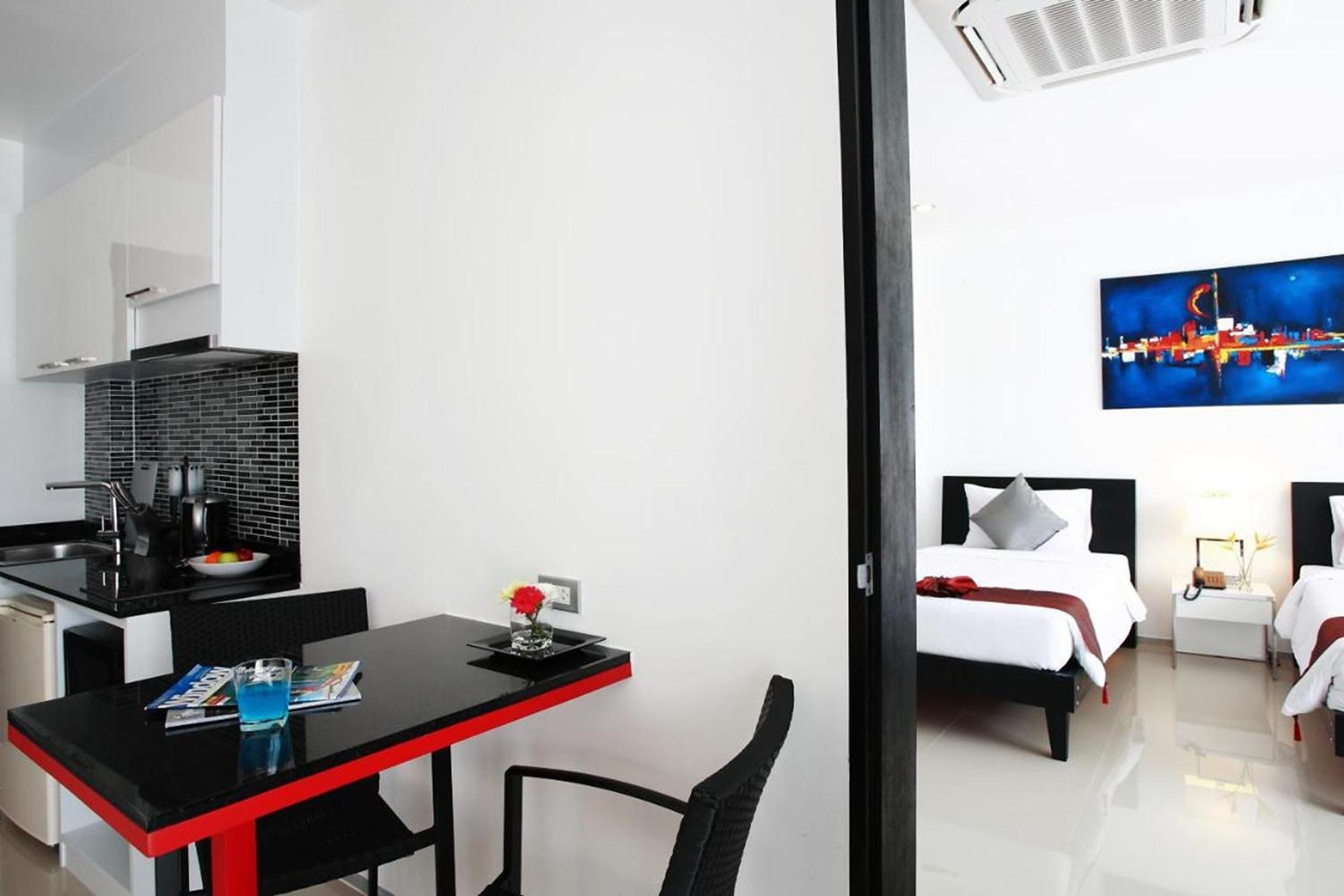 One World One Home Naiharn Hotel Rawai Екстериор снимка