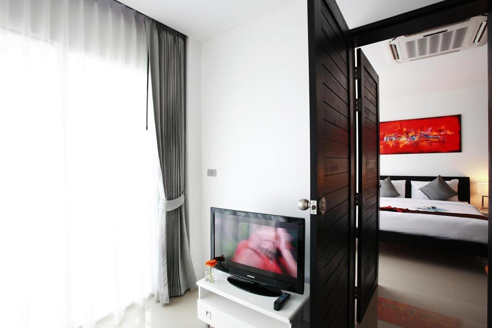 One World One Home Naiharn Hotel Rawai Екстериор снимка