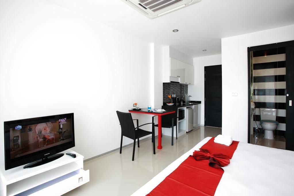 One World One Home Naiharn Hotel Rawai Екстериор снимка